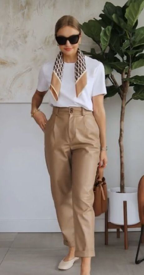 Beige Hose, Outfit Classy, Mode Casual, Stylish Work Outfits, Casual Chic Outfit, Casual Work Outfits, Looks Chic, Work Outfits Women, Professional Outfits