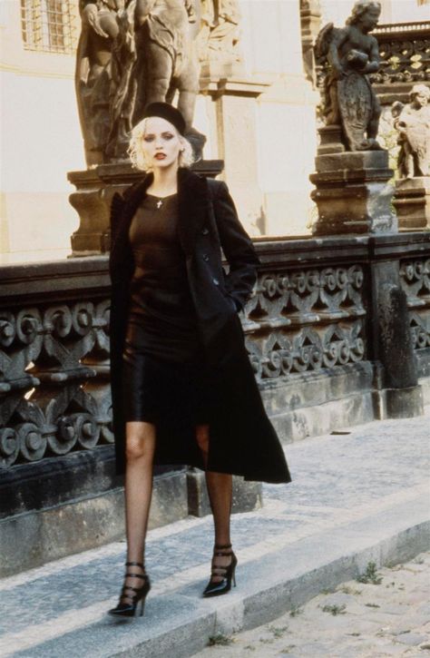 Nadja Auermann, by Helmut Newton Whatever Forever, Nadja Auermann, Mode Editorials, Vogue Editorial, Cher Horowitz, Creation Photo, Ellen Von Unwerth, 90s Supermodels, Helmut Newton