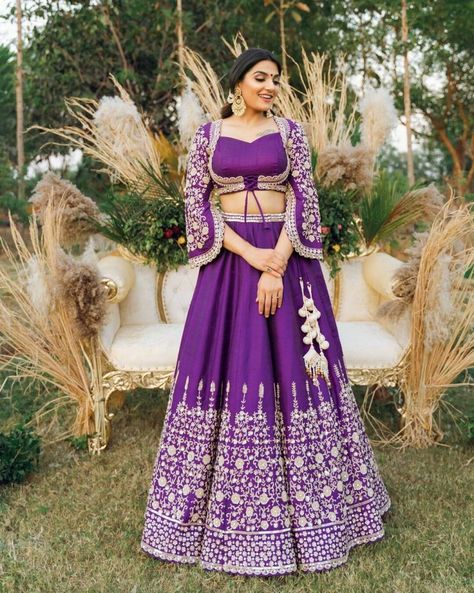 Purple Lehenga, Blouses Designs, Trendy Outfits Indian, Sari Design, Lehenga Designs Simple, Lehnga Dress, Fashionable Saree Blouse Designs, Gaun Fashion, Choli Designs