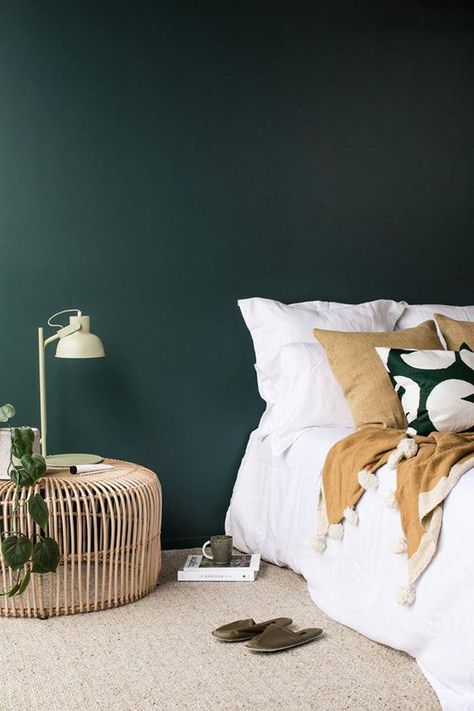 A moody green (almost forest green meets teal) color bedroom with white bedding. Modern Scandinavian Bedroom Design, Dark Minimalist Bedroom, Modern Scandinavian Bedroom, Burgundy Room, Scandinavian Design Bedroom, Dark Green Walls, Scandinavian Bedroom, Green Walls, Scandinavian Interior Design