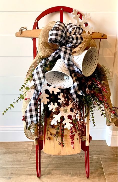 Decorate A Sleigh For Christmas, How To Decorate A Christmas Sleigh, Mini Sled Decorating Ideas Diy, Sled Christmas Decor Porch Ideas, Sled Decorating Ideas Diy, Sleigh Decorating Ideas, Christmas Sled Decoration Front Porches, Sleigh Decorating Ideas Christmas, Front Porch Christmas Decor With Sled