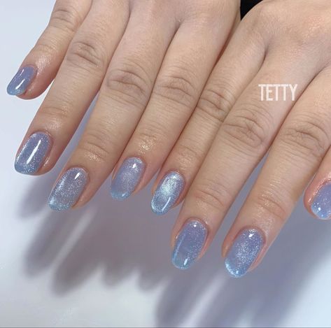 Light Blue Sparkly Makeup, Blue Pearlescent Nails, Light Blue Cat Eye Nails, Jelly Cat Eye Nails, Blue Cateye Nails, Blue Jelly Nails, Cateye Nailart, Cats Eye Nails, Nails Cat Eye