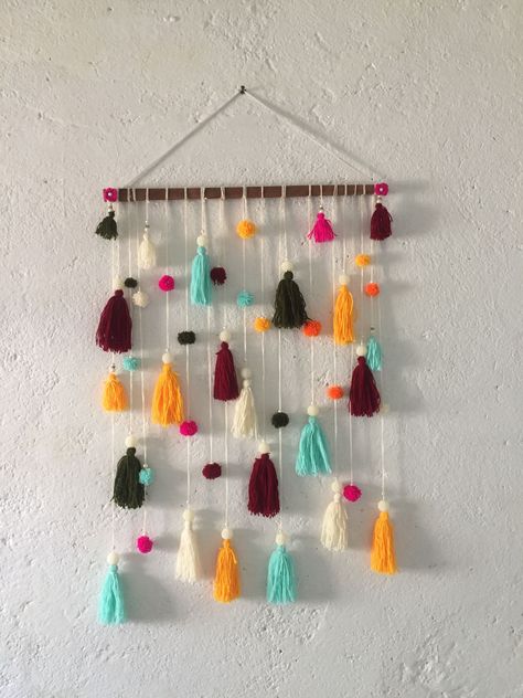 Can You Believe This Is Made From Paper? Breathtaking Paper Crafts Wool Crafts Diy, Tassel Wall Hang, Woolen Craft, Paper Craft Ideas, Paper Wall Hanging, Wall Decor Crafts, Crochet Wall Hangings, Pom Pom Crafts, Wall Hanging Crafts