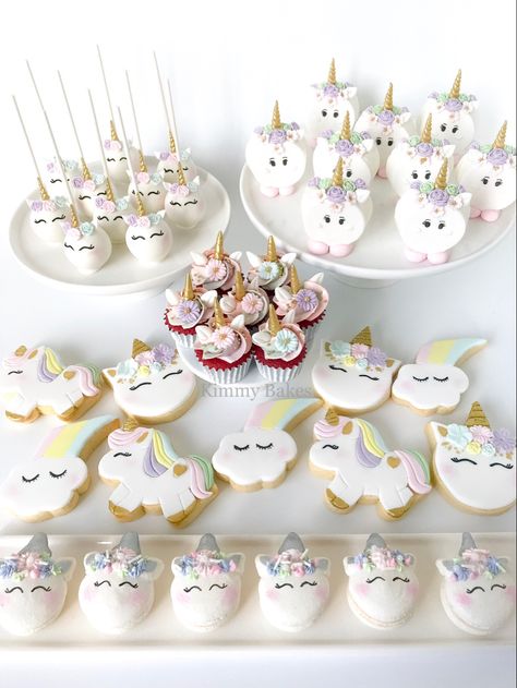 Unicorn theme desserts: Cookies, Cake Pops, Cupcakes, Macarons, Chocolate Oreos Unicorn Dessert Table, Unicorn Macarons, Birthday Dessert Table, Macarons Chocolate, Unicorn Cake Pops, Cupcake Table, Unicorn Desserts, Dessert Table Birthday, Desserts Cookies