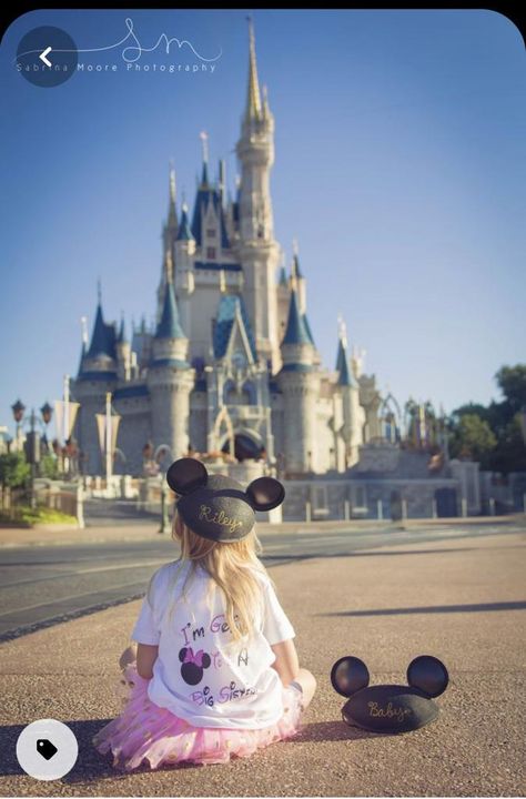 Disney Baby Announcement, Disney Pregnancy Announcement, Baby 2 Announcement, Second Baby Announcements, Disney Maternity, Pregnancy Announcement Photoshoot, Baby Announcement Photoshoot, Cute Pregnancy Announcement, Disney World Pictures