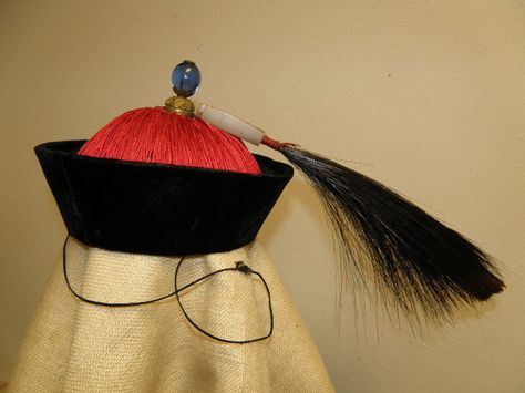 P5290022 Chinese Court Hat 19th Century | Flickr - Photo Sharing! Chinese Wardrobe, Chinese Hats, Daoism Taoism, Chinese Culture Art, Hunter Birthday, Winter Court, Chinese Hat, Qing Dynasty Clothing, Asian Accessories