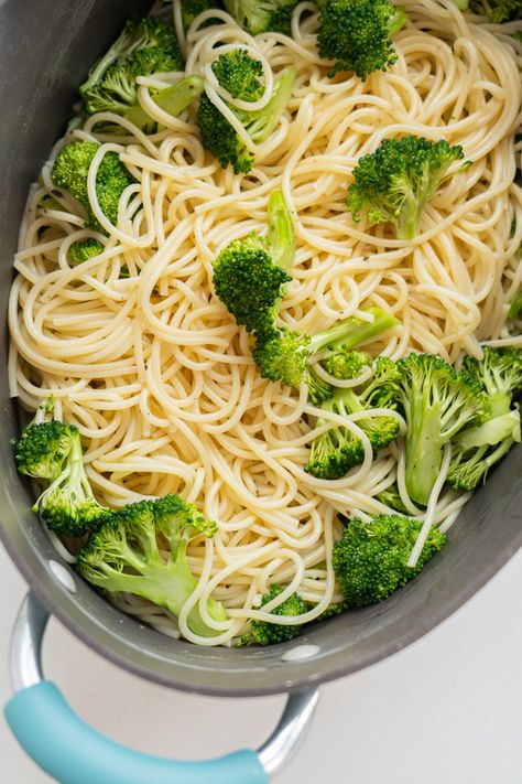 Spaghetti Broccoli Recipes, Broccoli Spaghetti Pasta, Spaghetti And Broccoli Recipes, Mac And Cheese Oven, Spaghetti And Broccoli, One Pot Broccoli Pasta, Spaghetti Mac And Cheese, Buttered Spaghetti, Pancreas Diet