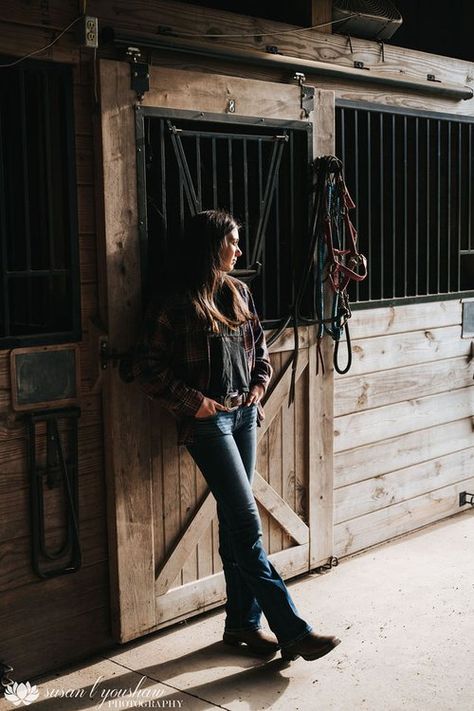 Class of 2022: Mckayla | Sinking Valley Senior Pictures — SLY Photography Family Horse Pictures, Country Senior Pictures With Horses, Western Pictures Ideas With Horses, Senior Farm Pictures, Stable Photoshoot, Senior Pics With Horses, Senior Picture Ideas With Horses, Western Pictures Ideas, Barn Photoshoot Ideas