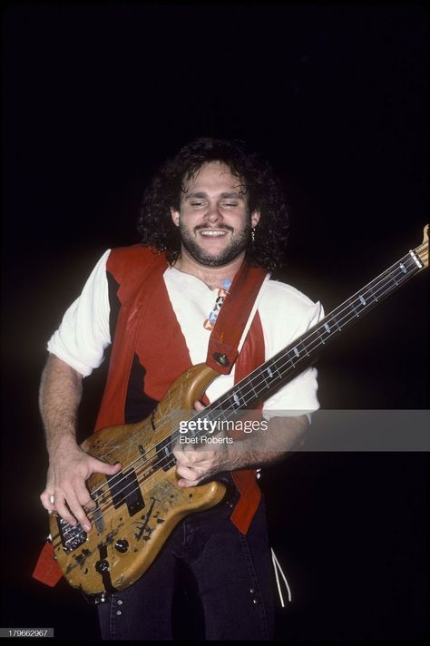 Michael Anthony, Square Garden, 80s Music, Madison Square Garden, Madison Square, Van Halen, Music Love, My Obsession, Electric Guitar