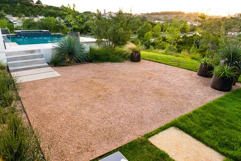 Fire Pit Ideas Backyard, Decomposed Granite Patio, Desert Backyard, Zoysia Grass, Contemporary Backyard, Crushed Granite, Gravel Landscaping, Mulch Landscaping, Garden Rock Border