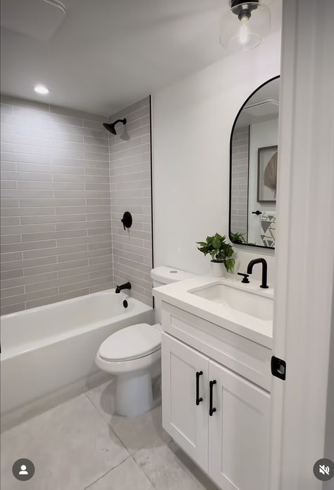 Small Clean Bathroom Design, Apartment Modern Bathroom, Small Bathroom Remodel Ideas Modern Inexpensive, Small Condo Washroom Ideas, Gold Bathroom Decor Ideas Color Schemes, Plain Bathroom Ideas, Bathroom Inspo Minimalist, Basic Bathroom Design, Smallest Bathroom Ideas