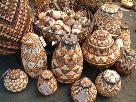 Africa | Baskets for sale at the market in Johannesburg.  South Africa | © Solly van Staden South African Crafts, Nancy Crow, African Woven Basket, Halloween Crafts Preschool, South African Art, African Crafts, African Market, Port Elizabeth, Woven Baskets