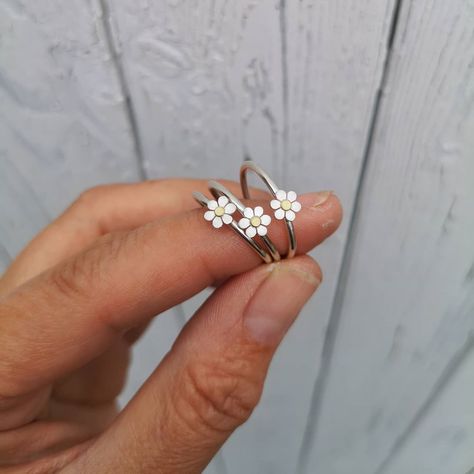 16 Likes, 0 Comments - Diana Greenwood Jewellery (@dianagreenwood) on Instagram: “Brand new teeny tiny daisy rings 🌼🌼🌼 . . With 20% off for the #artistsupportpledge they are £92…”