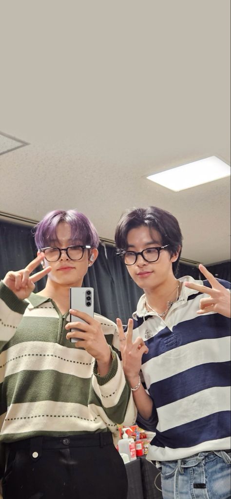 Jake And Heeseung Wallpaper, Heejake Wallpapers, Boyfriend Wallpaper, Jake Enhypen, Matching Wallpaper, Minimalist Wallpaper, Simple Wallpapers, I Am Happy, Park Jimin