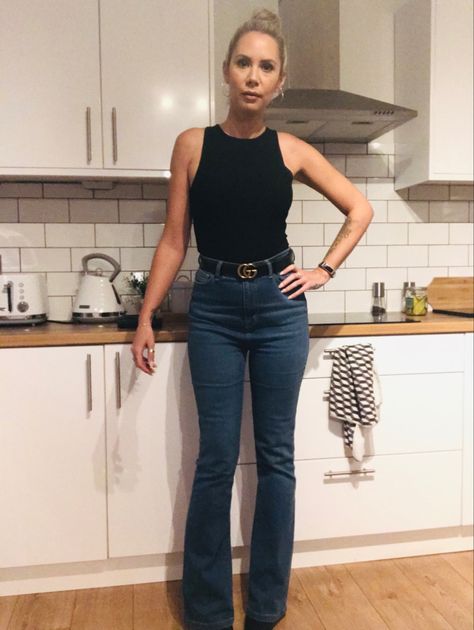 Bootcut flared jeans - Boohoo. Black bodysuit - Boohoo. GG Gucci belt. Black boots. Black Bootcut Jeans Outfit, Boot Cut Jeans Outfit, Bootcut Pants Outfit, Bootcut Jeans Outfit, Black Bootcut Jeans, Quince Ideas, Bootcut Pants, Belt Black, Jeans Outfit