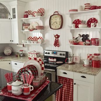 Shabby Chic Kitchen Farmhouse, Red And White Kitchen, Red Kitchen Decor, Cherry Kitchen, Farmhouse Kitchen Island, Christmas Kitchen Decor, Primitive Kitchen, Deco Retro, Kitchen Farmhouse