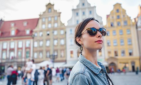 Interesting Jobs, What To Wear On Vacation, Vacation Capsule Wardrobe, Vacation Capsule, Things To Pack, Travel Jacket, Poland Travel, Traveling Abroad, Solo Trip