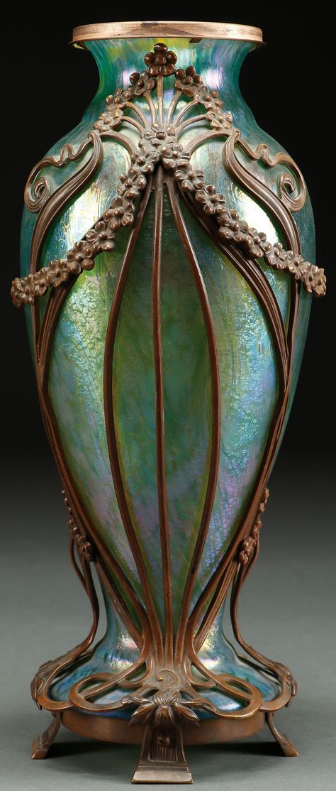 Iridescent Glassware, Art Nouveau Interior, Art Nouveau Furniture, Art Nouveau Architecture, Trendy Art, Unique Vases, Antique Vase, Art Nouveau Design, Garden Items