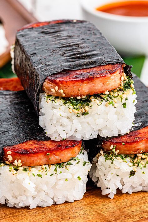 SPAM MUSUBI Spam And Rice, Spam Musubi Recipe, Musubi Recipe, Spam Recipes, Sushi Recipes Homemade, Dried Seaweed, Breakfast Sides Dishes, Lunch On The Go, Spam Musubi