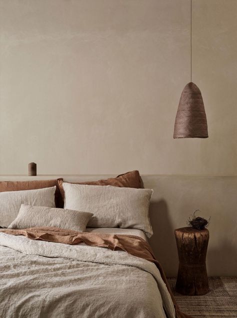 Cosy Bed, Earthy Bedroom, Loft Interior, Beige Bedroom, Ideas Hogar, Neutral Bedroom, Minimalist Furniture, Beige Walls, Linen Duvet