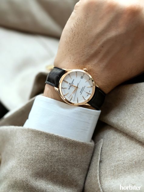 Elegant Watches For Men, Vintage Mens Watch, Watch Men Aesthetic, Man Watches Style, Hand Watch For Men, Leather Watches For Men, Men Aesthetics, Indie Men, Vintage Men Style