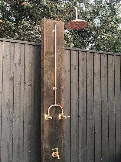 Outdoor Shower Inspiration, Outdoor Shower Fixtures, Copper Shower Head, Outside Showers, Outdoor Shower Enclosure, Shower Outdoor, Outdoor Shower Diy, Outdoor Bathroom Design, Outdoor Showers