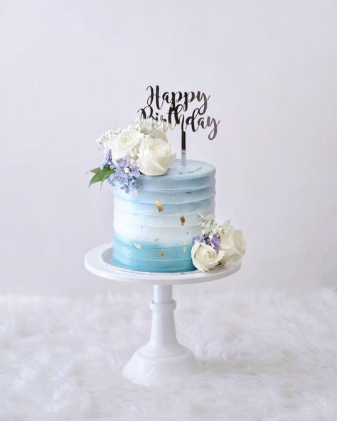 Blue One Tier Cake, Blue Cakes For Women Birthday, Birthday Cake Blue Flowers, Light Blue Cakes Birthday, Blue Cake Girl, Ombre Effect Cake, Blue Cake For Women, Blue Flower Cake Birthday, Blue Frosted Cake