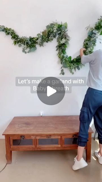 NYC Wedding and Events Florist on Instagram: "Garland + baby’s breath 🌿🤍 Follow, share, and stay tuned for flower how-to’s, tips and tricks, and best practices of floral design.  ⤵️Garland making tips! Tools: shears, twine, spool wire Materials: baby’s breath and any greenery like eucalyptus, bay leaves, lemon leaves 1. Cut up all your greens and baby’s breath 2. Make a small bouquet and tie the twine around the stems.  3. Add the sprigs down the twine, wrapping the spool wire around the stems each time you add 🍃 #garland #floristsofinstagram #flowerarranging #flowerclass" Garland Making, How To Make Garland, Lemon Leaves, Eucalyptus Garland, Baby Breath, Baby S Breath, Small Bouquet, Bay Leaves, Cut Up