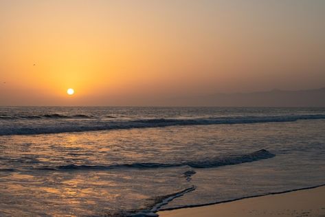 Photo sunset at the sea sunrise on beach... | Premium Photo #Freepik #photo #sunrise-beach #sunset-sea #dusk #sunset Beach Landscape Art, Sea Sunrise, Painting Landscapes, Ocean Nature, At The Sea, Sunset Background, Sunset Sea, Landscape Background, Sunrise Beach