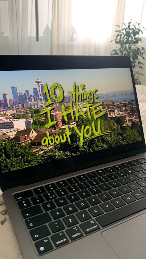 movie, 10tihay, 10 things i hate about you, movies, comfort, aesthetic, music, characters, macbook, mac Alex Approximately, Ad Aesthetic, Milky Tea, Study Coffee, Start Blog, Kat Stratford, La Aesthetic, Life After High School, Cinnamon Crunch