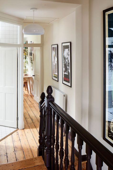 Stairs Victorian House, Victorian House Hallway, Victorian Terrace House Interior, English House Interior, Terrace Hallway, Renovated Victorian House, Edwardian Terrace House, Terrace House Interior, Victorian Terrace Interior