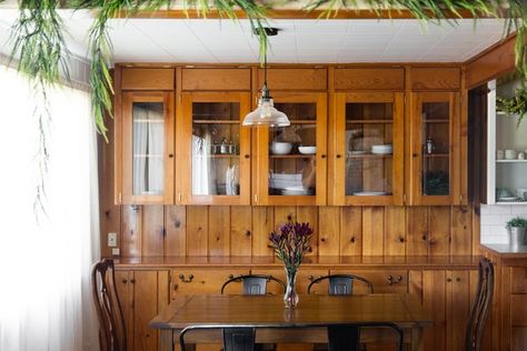 Clutter Be Gone: 7 Built-In Dining Room Storage Ideas that Are Stylish and Practical Rustic Dining Room Storage, Old Farmhouse Dining Room, Dining Room Storage Wall, Platform With Storage, Dining Room Storage Ideas, Dinign Room, Room Platform, Dining Room Essentials, Room Storage Ideas