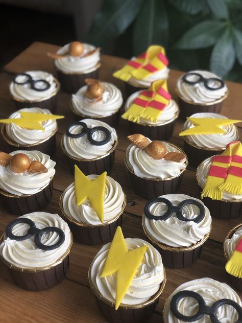 Harry Potter Cupcakes Ideas Birthday, Harry Potter Cupcake Ideas, Harry Potter Birthday Cupcakes, Harry Potter Cupcakes Ideas, Harry Potter Muffins, Harry Potter Cumpleaños, Cupcakes Harry Potter, Harry Potter Cake Ideas, Harry Potter Theme Cake