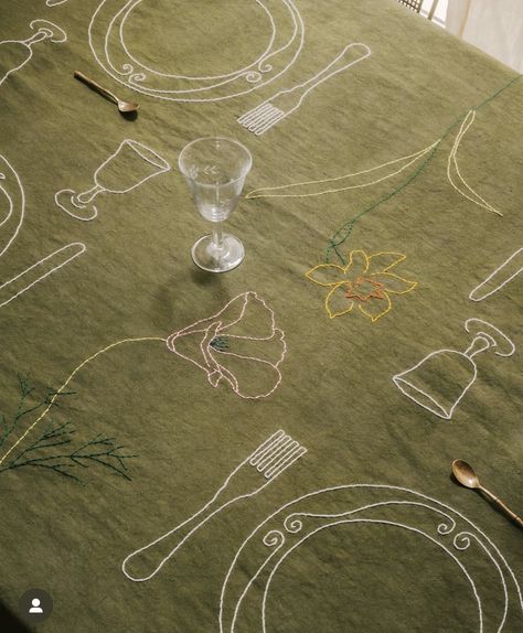 Paper Tablecloth Drawing, Craft Paper Tablecloth, Natural Green Dye, Grass With Flowers, Embroidery Table Cloth, Tablecloth Embroidery, Embroidered Table Cloth, Embroidery Tablecloth, Embroider Ideas