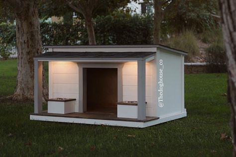 Two Pitbulls, Dog House With Ac, Doghouse Ideas, Dog House Design, Dog House With Porch, Dog Bathing Station, Backyard Dog Area, Outside Dog Houses, Luxury Dog House