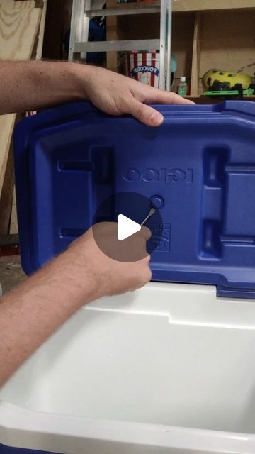 Cedar Sky Designs on Instagram: "My COOLER does what? Look at this hidden feature! #didyouknow #todayyearsold #lifehacks #summertime #cooler #hack #tip #tipsandtricks #summer #boat #party #home #howto #diy" Igloo Cooler Cover Diy, Pool Cooler Ideas, Cooler Hacks For Beach, Ice Cooler Hacks, Diy Floating Cooler, Ice Chest Hacks, Camping Cooler Hacks, Cooler Packing Hacks, Diy Party Cooler