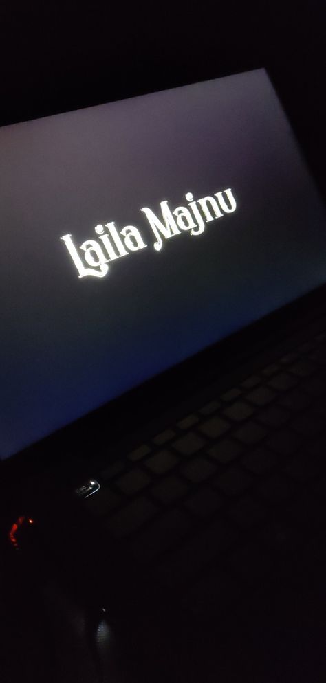 Netflix Leptop Story Snapchat Night, Laila Majnu Movie Snap, Night Snaps Ideas, Laptop Snap Ideas, Laptop Snap Streak, Aesthetic Chill Photos, Laptop Snapchat Story, Laptop Snaps, Night Snap Ideas