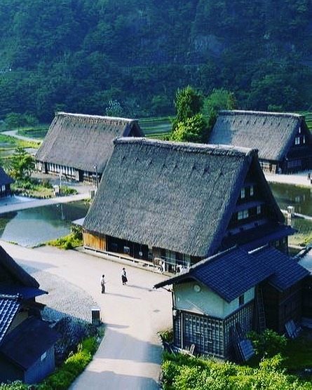 World heritage site SirakawaJapan 🇯🇵 Shirakawa Go, Japanese Village, Feudal Japan, Japan Architecture, Asian Architecture, Vernacular Architecture, Japan Culture, Kyushu, Japanese Architecture