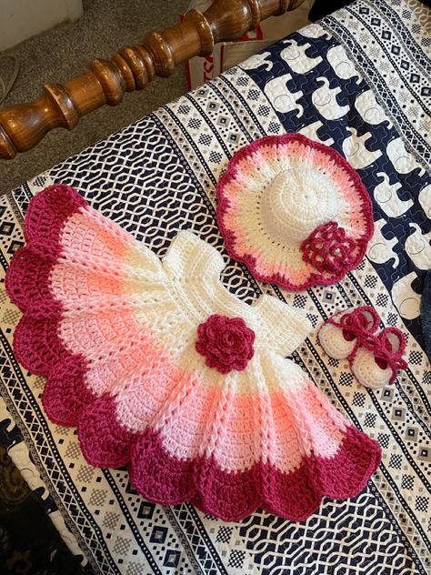 Kroshiya Designs, Hair Accessories Ribbon, Crochet Frock, Frock Pattern, Crochet Baby Projects, Crochet Baby Costumes, Diy Hair Accessories Ribbon, Advanced Crochet, Baby Frock Pattern