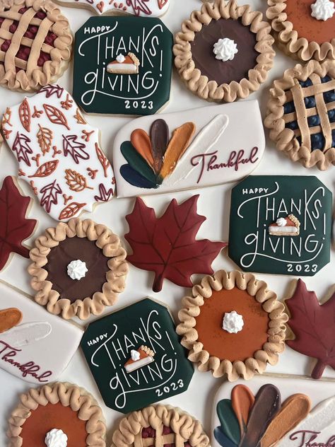 Thanksgiving Cookies Kids, Thanksgiving Cookies Decorated, Cookies Thanksgiving, Fall Decorated Cookies, No Bake Sugar Cookies, Custom Sugar Cookies, Turkey Cookies, Royal Iced Cookies, Sugar Cookie Royal Icing