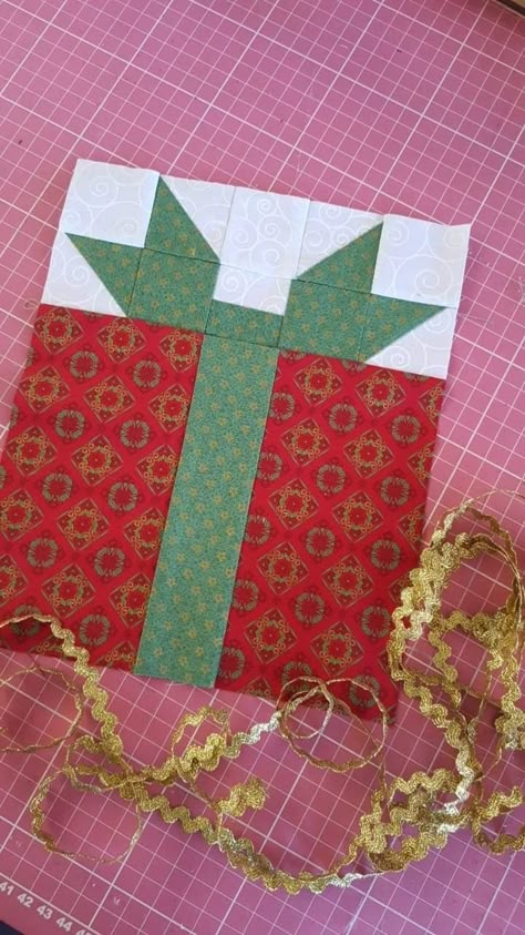 Christmas Present Table Runner Pattern, Gift Quilt Block Pattern, Christmas Quilt Squares, Easy Christmas Quilt Blocks Free Pattern, Winter Quilt Blocks, Present Quilt Block Pattern, Christmas Present Quilt Block, Christmas Quilt Blocks Free Pattern, Esty Shop.com