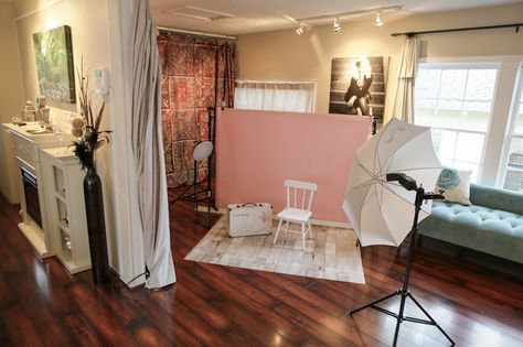 PULLBACK Photography Studio Setup Business, Home Photography Studio Setup, Pretty Pink Cake, Studio Lighting Setups, Photography Studio Setup, Home Studio Photography, Business Pictures, Photography Studio Background, Studio Photography Lighting