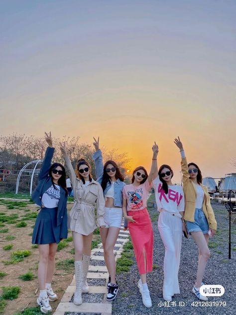 Six Friends Pictures, Bff 6 Friends, Poses For 6 Friends, Group Picture Poses Friends, 6 Korean Best Friends, Super Power Girl, Group Picture Poses, Friendship Photoshoot, Korean Best Friends