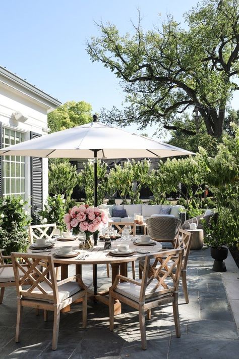 Have Inspiration, Exterior Details, Backyard Inspo, Dream Backyard, Outdoor Living Areas, Back Patio, Outdoor Oasis, Outdoor Rooms, Outdoor Dining Table