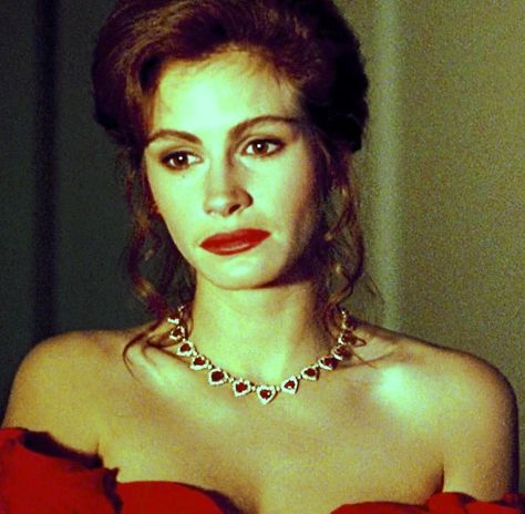 Pretty Woman Necklace, Satine Moulin Rouge, Pretty Woman Movie, Red Dress Accessories, Woman Necklace, Woman Movie, Best Dresses, Movie Fashion, Julia Roberts