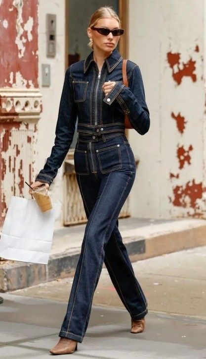 Woman Outfit Winter, All Denim Outfits, Street Style New York, Winter Fashion Trends, Metallic Pleated Skirt, New York Outfits, Woman Outfit, Elsa Hosk, Fashion Trends Winter