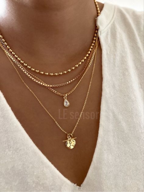 Layered Gold Necklaces, Necklace Stack, Fancy Jewelry Necklace, Formal Jewelry, Jewelry Set Design, Hot Jewelry, Golden Jewelry, Jewelry Accessories Ideas, Jewelry Fashion Trends