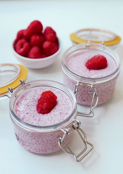 Vegan Raspberry Chia Pudding, Chia Seed Pudding For Babies, Peach Chia Pudding, Pudding Recipes Healthy, Easy Chia Pudding, Healthy Chia Pudding, Raspberry Chia Pudding, Chai Pudding, Chia Pudding Recipes Healthy