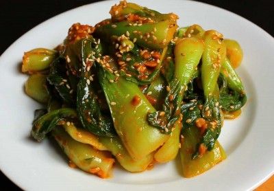 Bok choy seasoned with soybean paste (Cheonggyeongchae doenjang-muchim) Muchim Recipe, Soup Korean, Maangchi Recipes, Koreansk Mad, Korean Meals, Soybean Paste, Korean Side Dishes, Korean Cooking, Pak Choi