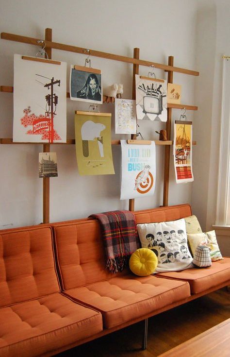 Like this gallery wall Summer Apartment, Ikea Art, Orange Couch, Unique Gallery Wall, Hanging Artwork, Design Del Prodotto, Decor Minimalist, Design Case, Home Fashion